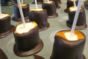 chocolate-caramel-marshmallow-pops